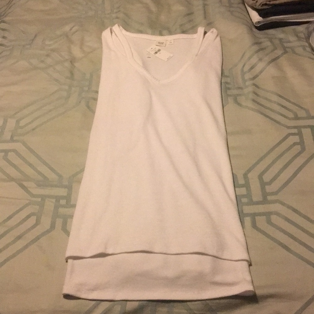 Gap M NWT “cut out” long sleeve top.